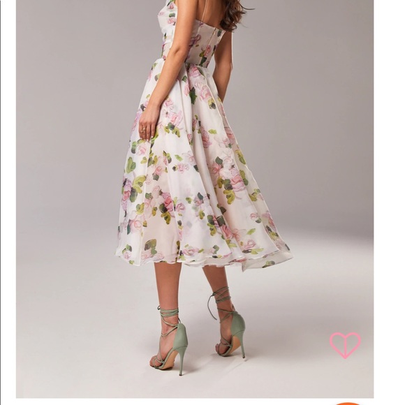 MillaNova Dresses & Skirts - Floral Dress Size Small ! Worn once, dry cleaned